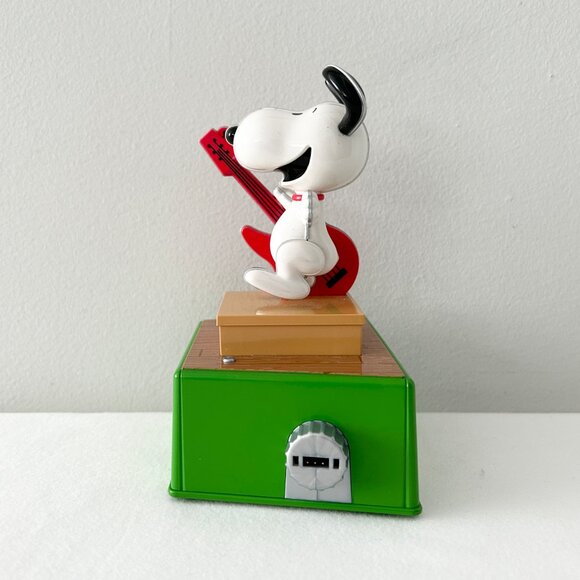 Hallmark PEANUTS Snoopy Dance Party Musical Christmas Figure 2017 Tested WORKS - Picture 5 of 8